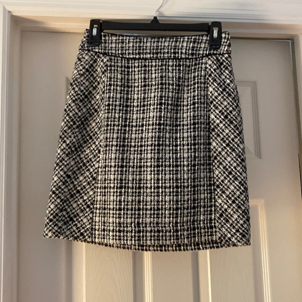 WHBM black and white tweed skirt, size 00